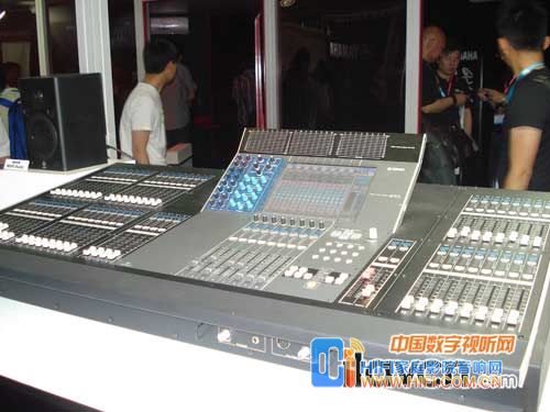 palm 2011：雅馬哈數(shù)字調(diào)音臺M7CL-48ES